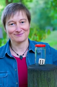 Petra Fiedler hat die Spiele Vertellekes und Waldspaziergang entwickelt