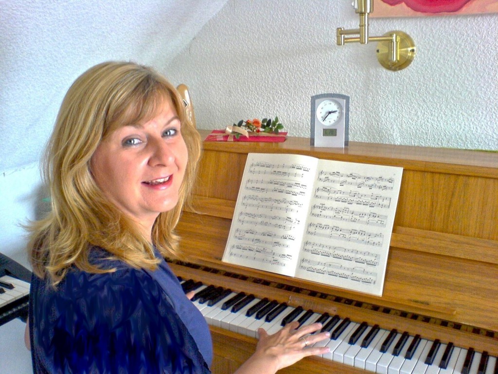 Dorothea-Brzeski Dorothea Brzeski arbeitet als Musiktherapeutin mit Senioren
